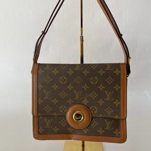 VNT Louis Vuitton Free Run Turnlock Purse